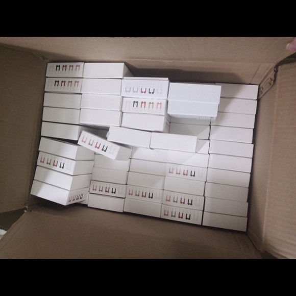 Brand new White Wireless EarPods - Picture 2 of 4